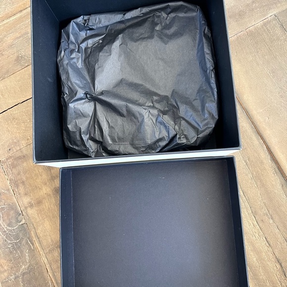 Jo Malone gift box, tissue and ribbon - Picture 5 of 5